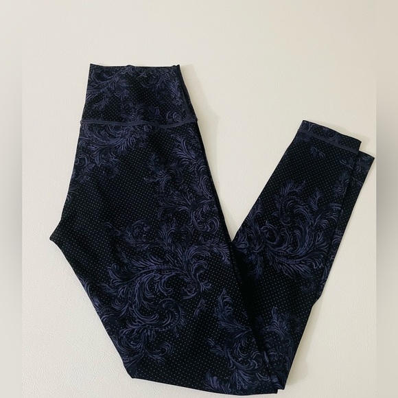 Lulumelon legging size 8 - Picture 3 of 5